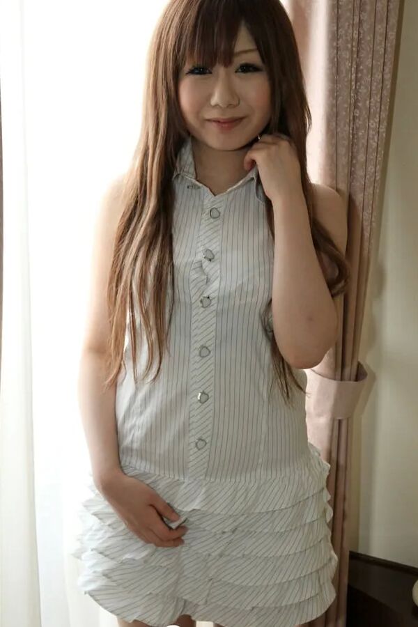 Hot Asian beauty reveals her stunning body