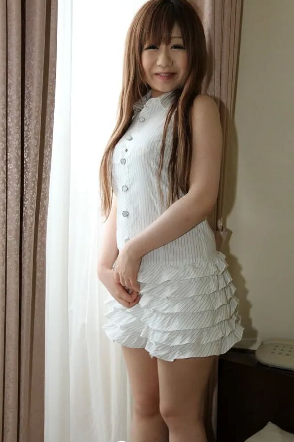 Hot Asian beauty reveals her stunning body