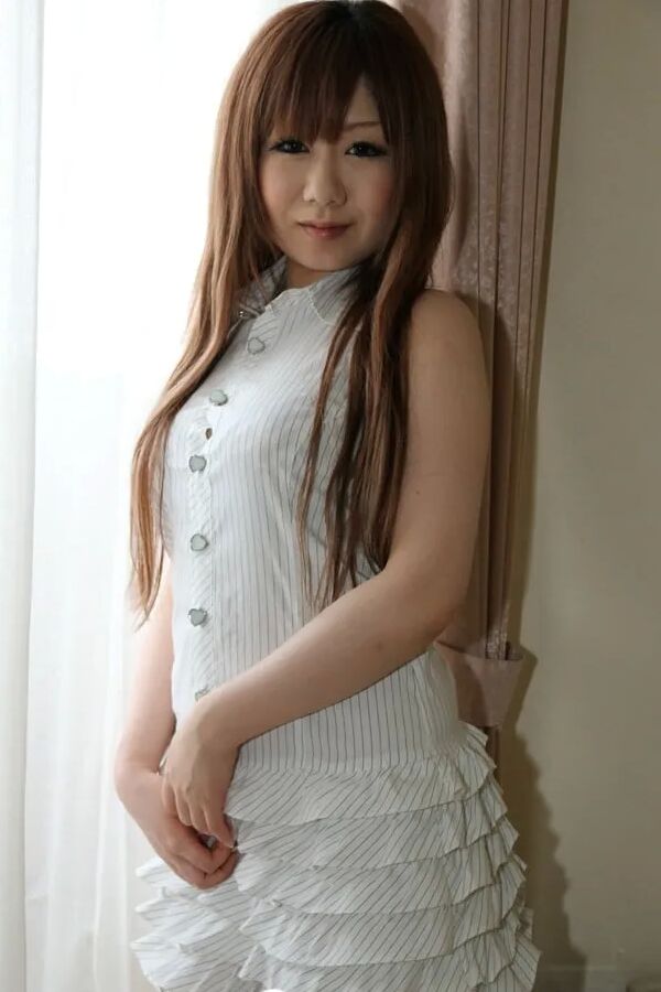 Hot Asian beauty reveals her stunning body