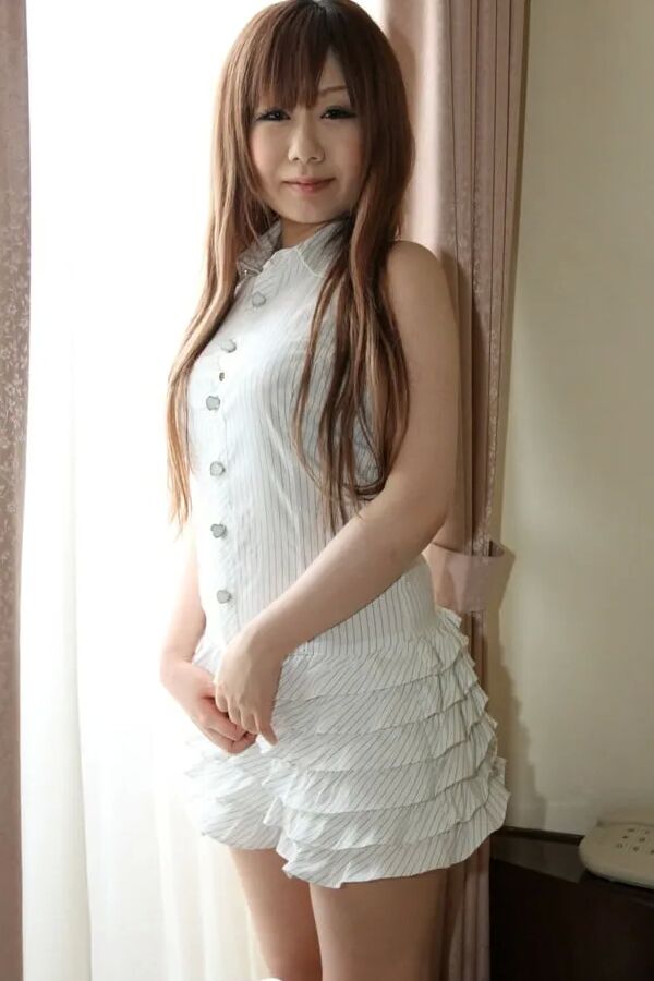 Hot Asian beauty reveals her stunning body