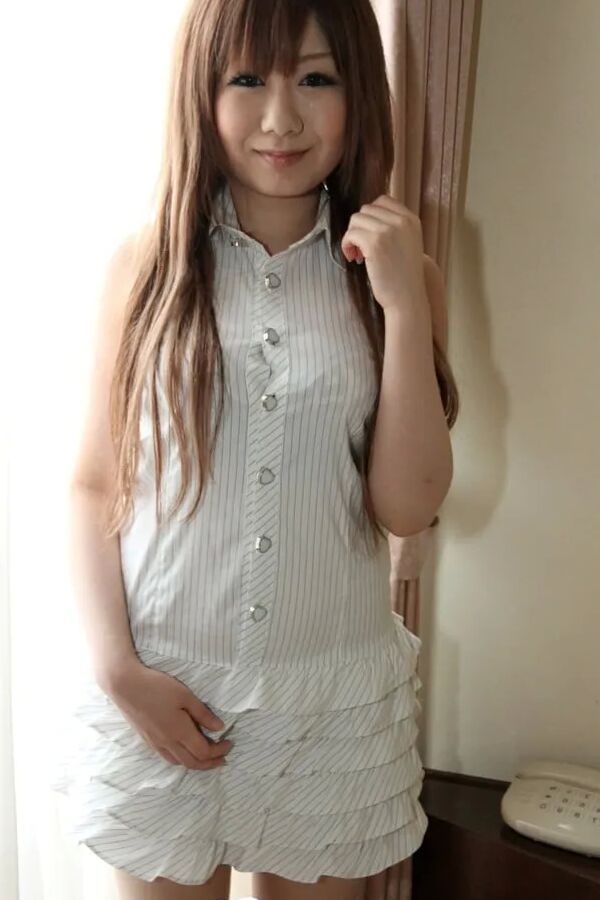 Hot Asian beauty reveals her stunning body
