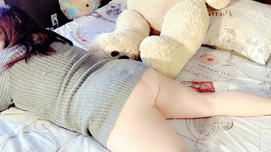 Cutie with a Booty is Cold Photoset