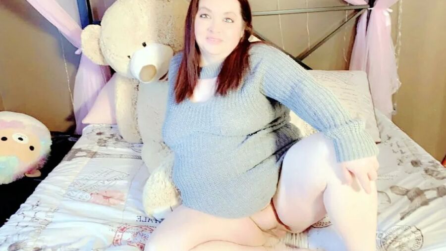 Cutie with a Booty is Cold Photoset