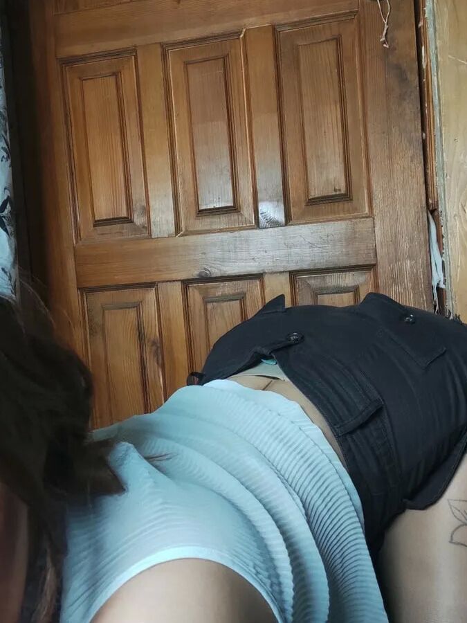 Big booty babe looking for a donger