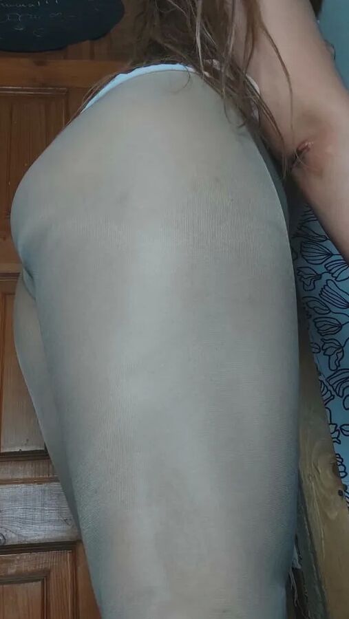 Big booty babe looking for a donger