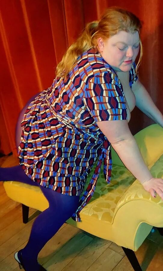 Bbw Wife in purple pantyhose and High heels