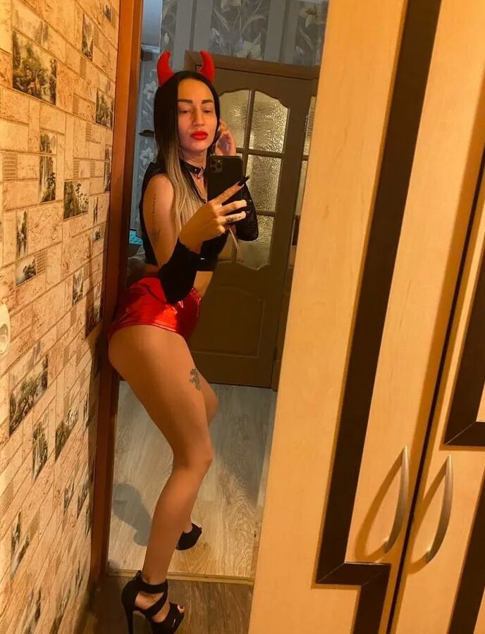 My mirror knows everything about me!
