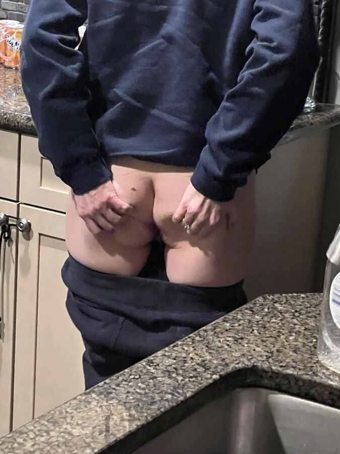 Blonde MILF butts make great snacks