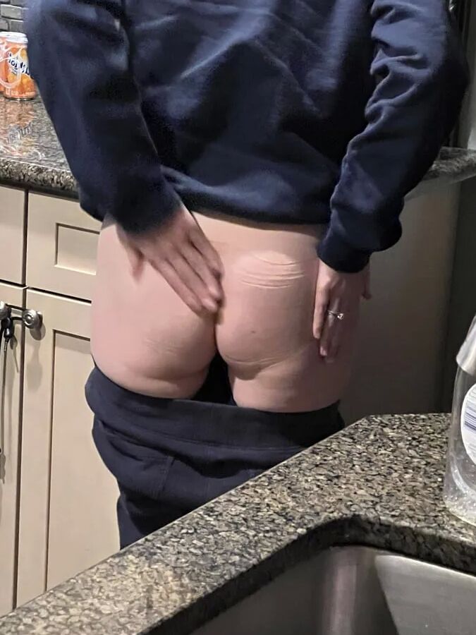 Blonde MILF butts make great snacks