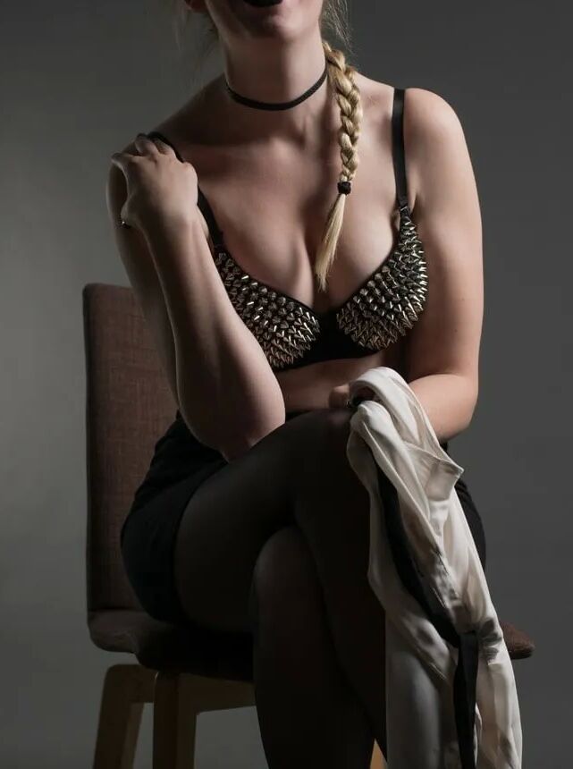 German mistress in stockings seduces slave - clothedplesures