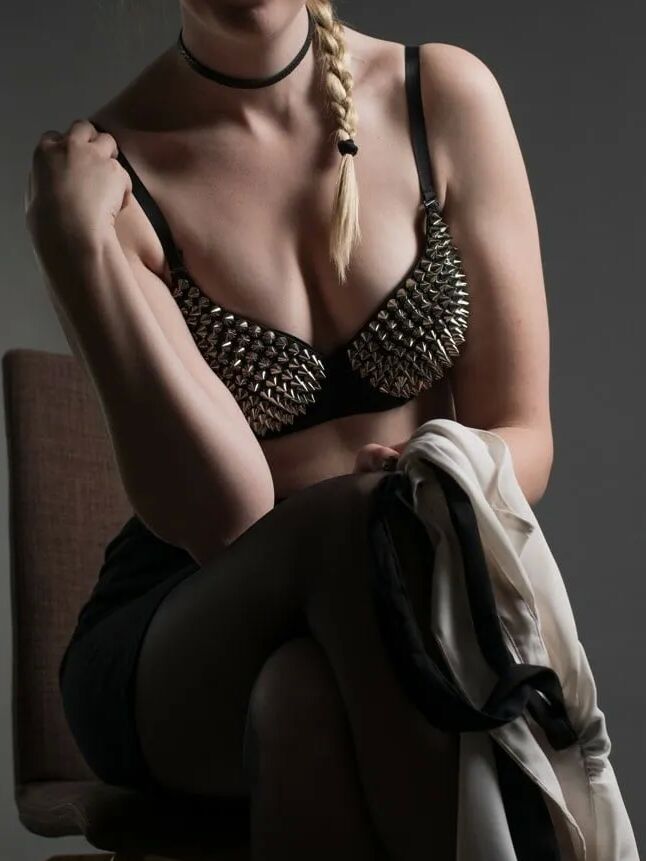German mistress in stockings seduces slave - clothedplesures