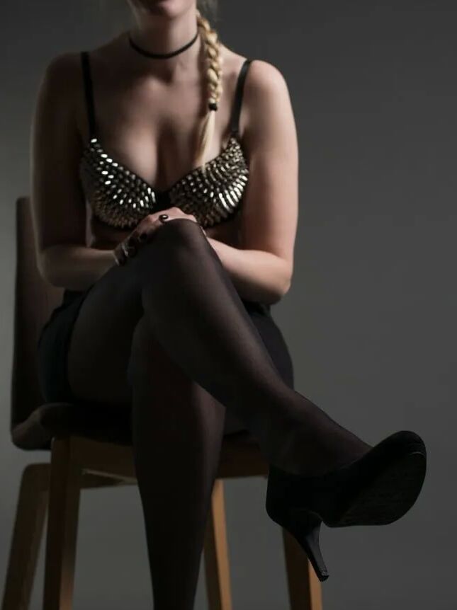 German mistress in stockings seduces slave - clothedplesures