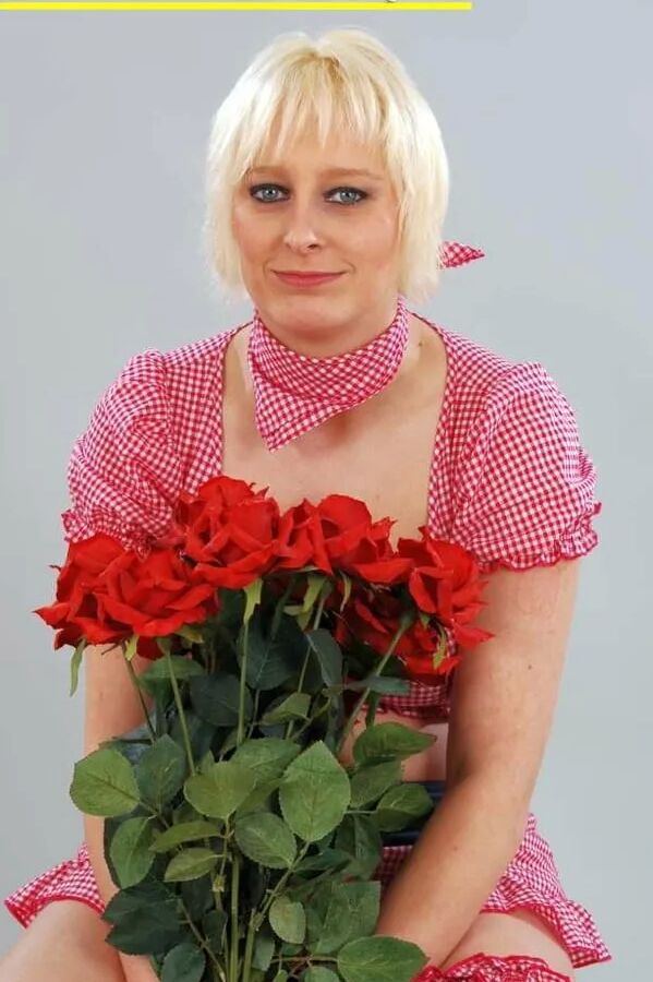 Photo shoot with blonde cum slut Dany Sun in a Bavarian dres