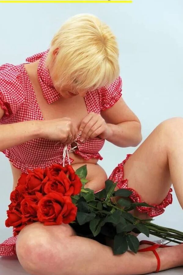Photo shoot with blonde cum slut Dany Sun in a Bavarian dres