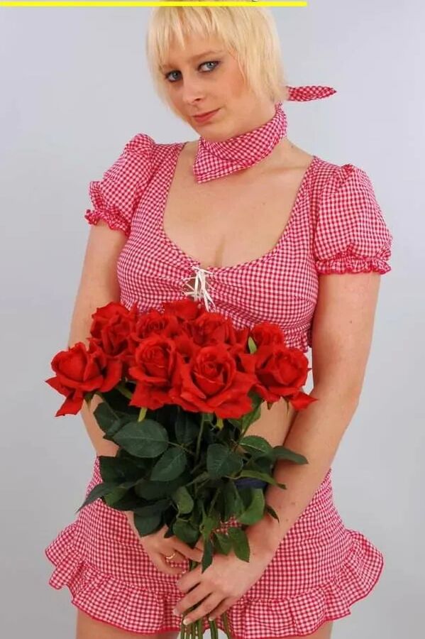 Photo shoot with blonde cum slut Dany Sun in a Bavarian dres