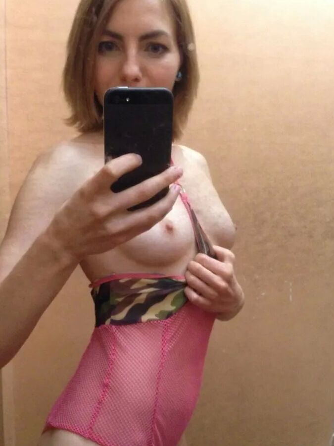 Horny Mom Taking Selfies Of Herself