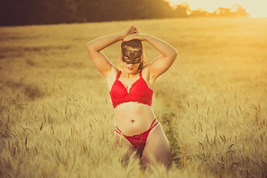 Sensual Photo Shoot at Wheat