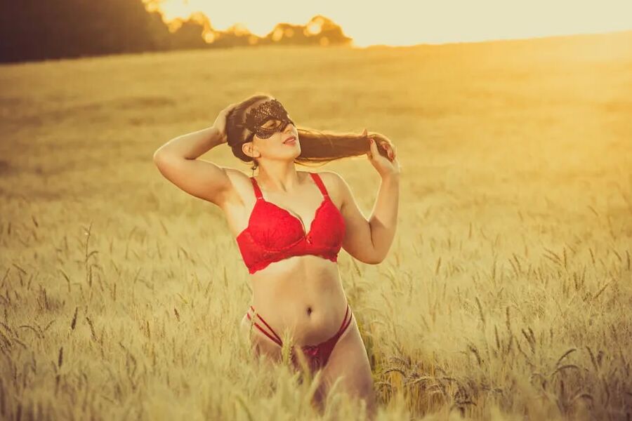 Sensual Photo Shoot at Wheat