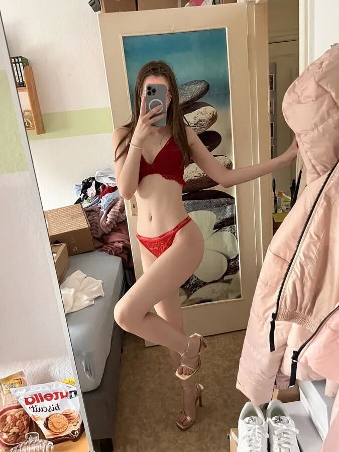 Ich bins, Emmi Skinny teen 18yo