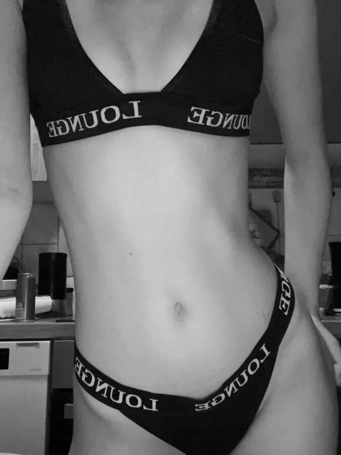 Ich bins, Emmi Skinny teen 18yo