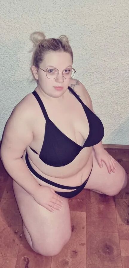 Curvy Hanna