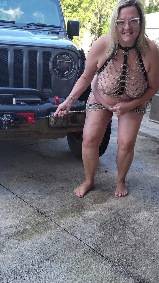 Mature BBW in leather and chain