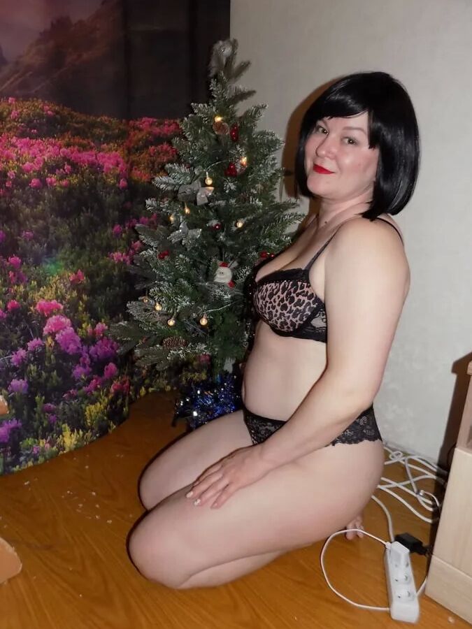 MILF Bina near the christmas tree