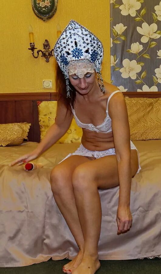 Snowmaiden Striptease