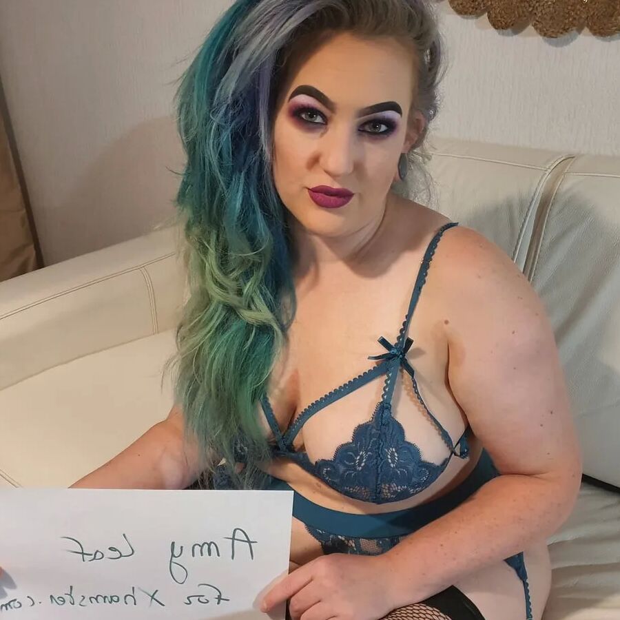 Hot MILF Amy Leaf