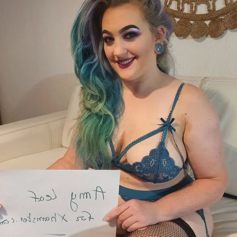Hot MILF Amy Leaf