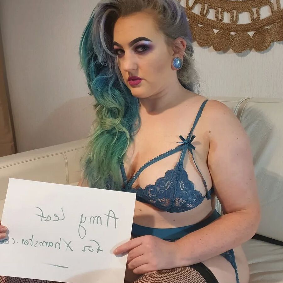 Hot MILF Amy Leaf