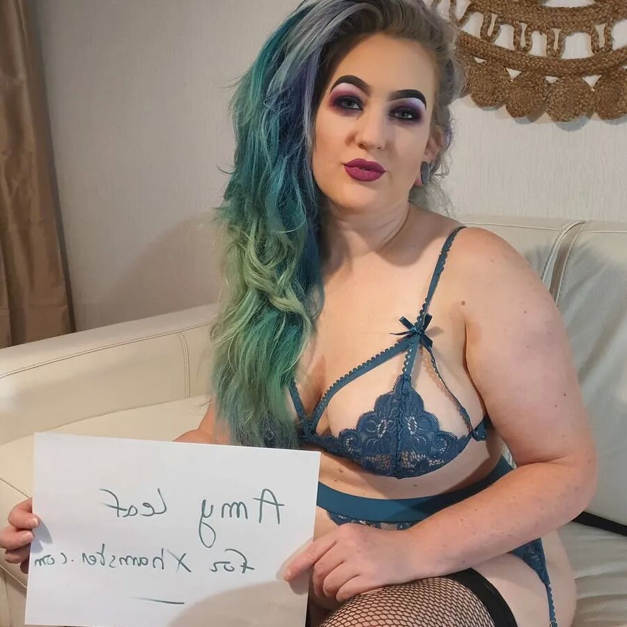 Hot MILF Amy Leaf