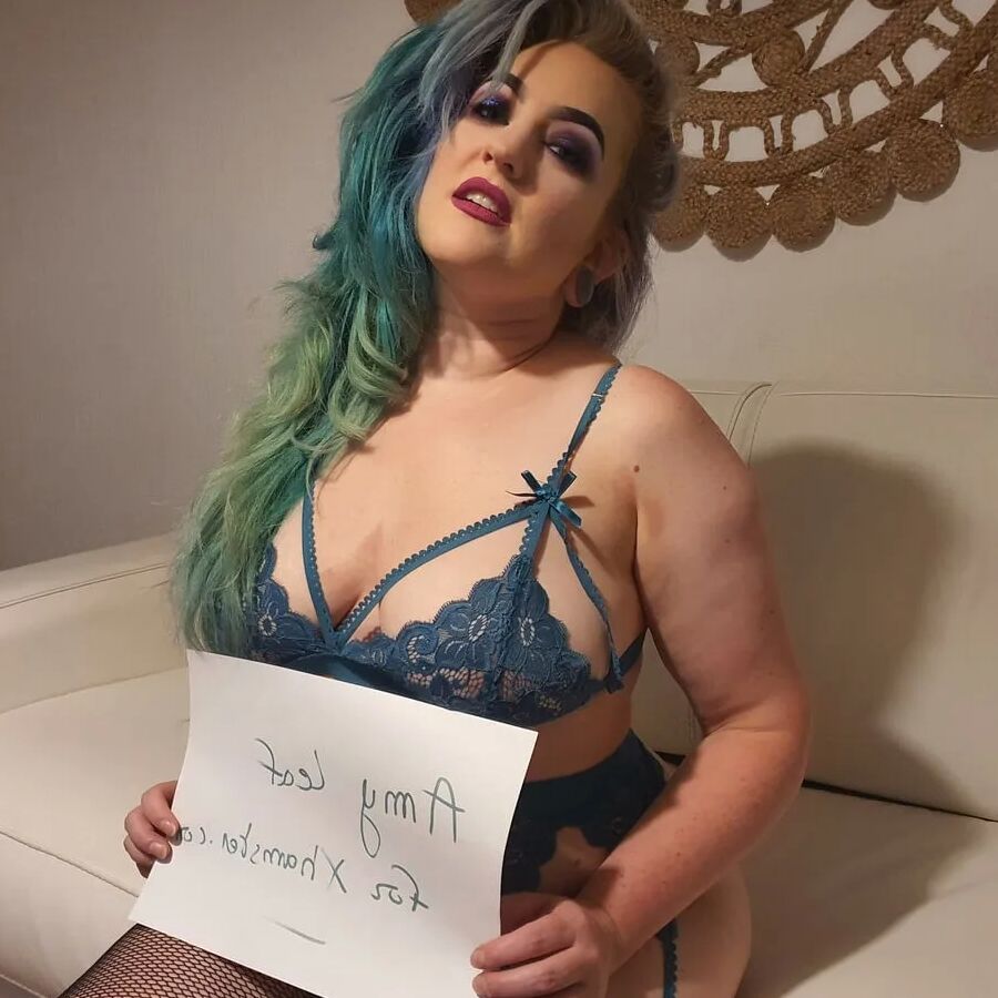 Hot MILF Amy Leaf