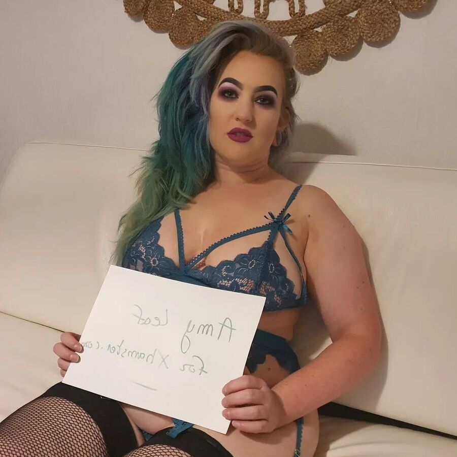 Hot MILF Amy Leaf