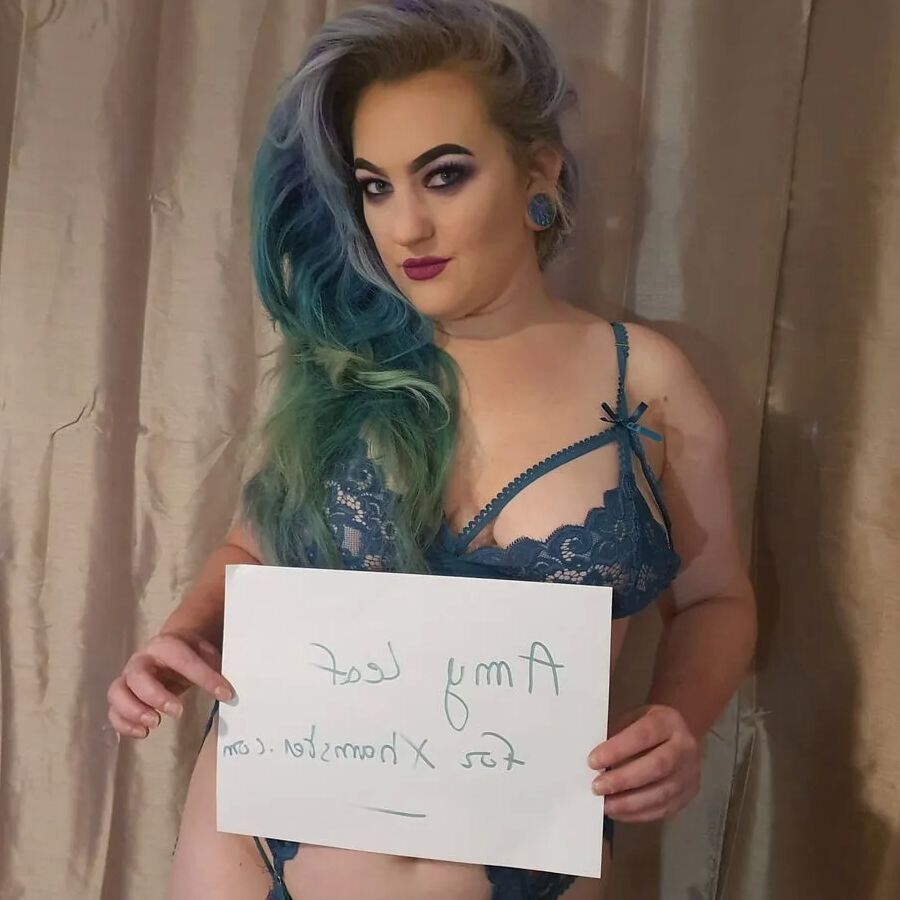 Hot MILF Amy Leaf
