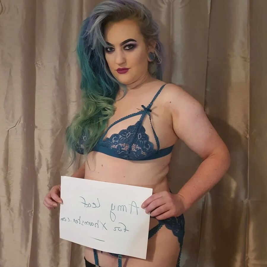 Hot MILF Amy Leaf