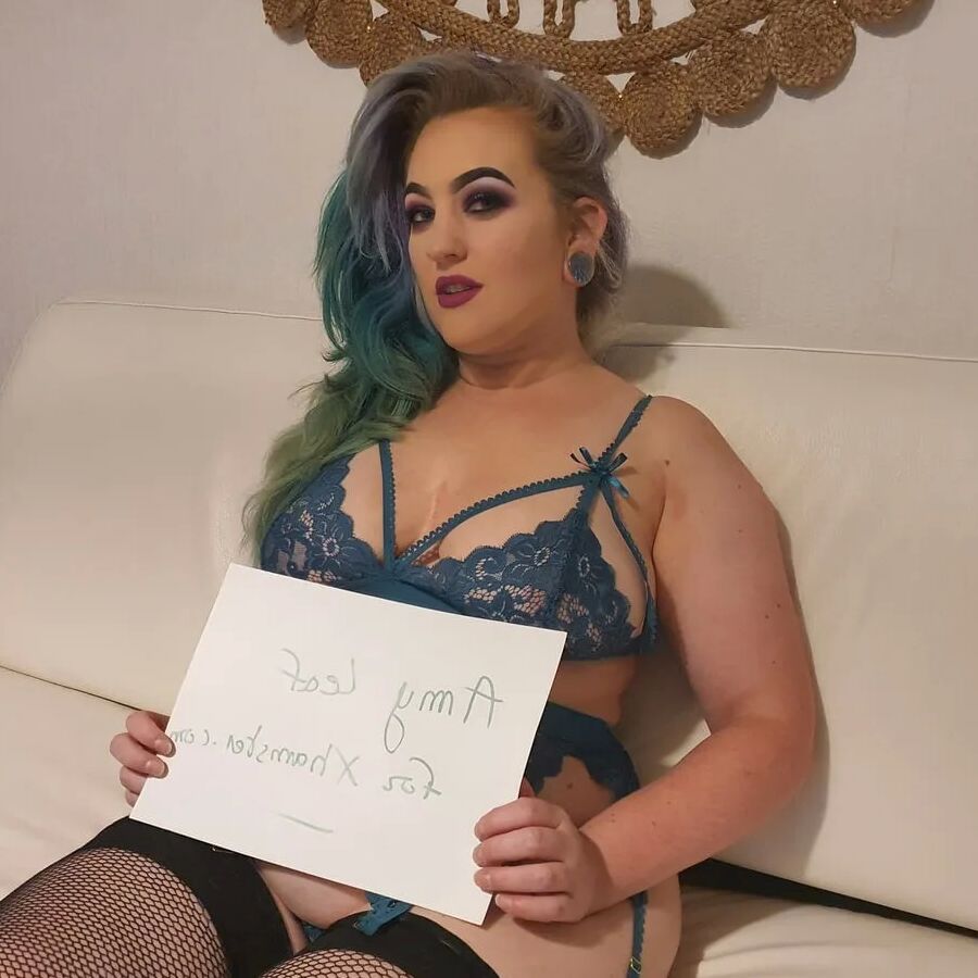 Hot MILF Amy Leaf