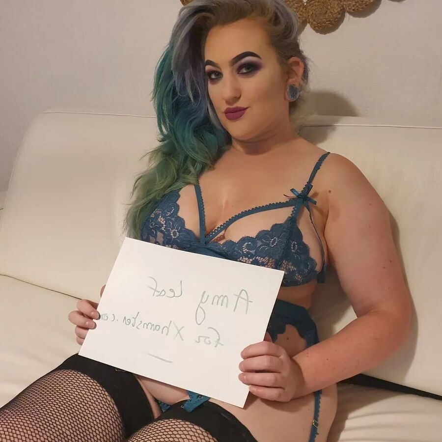 Hot MILF Amy Leaf