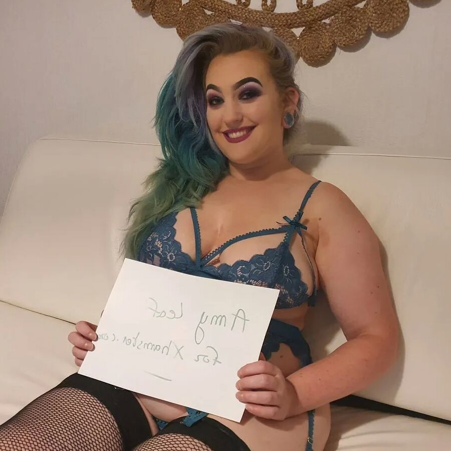 Hot MILF Amy Leaf