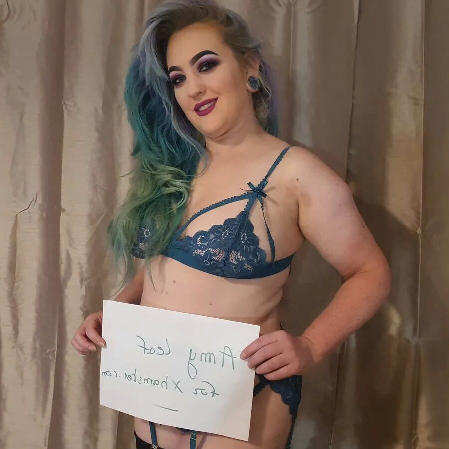 Hot MILF Amy Leaf
