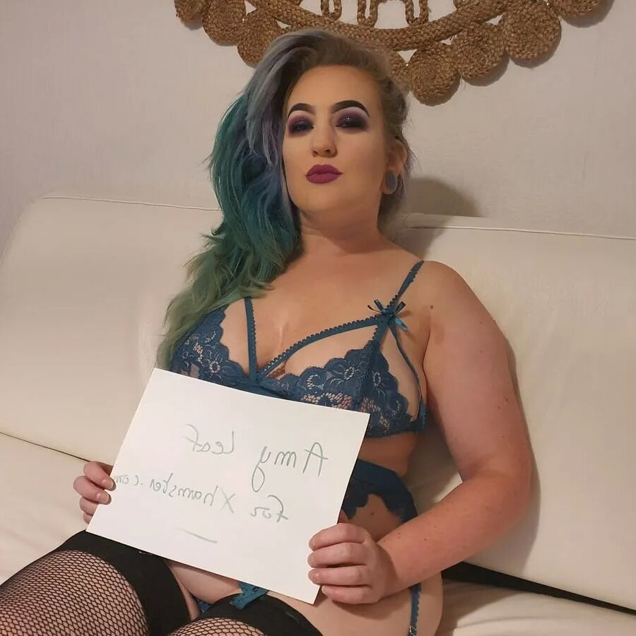 Hot MILF Amy Leaf