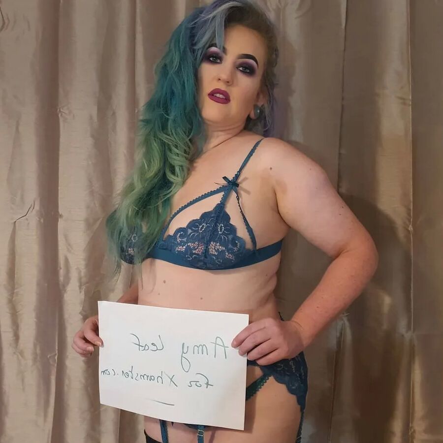 Hot MILF Amy Leaf