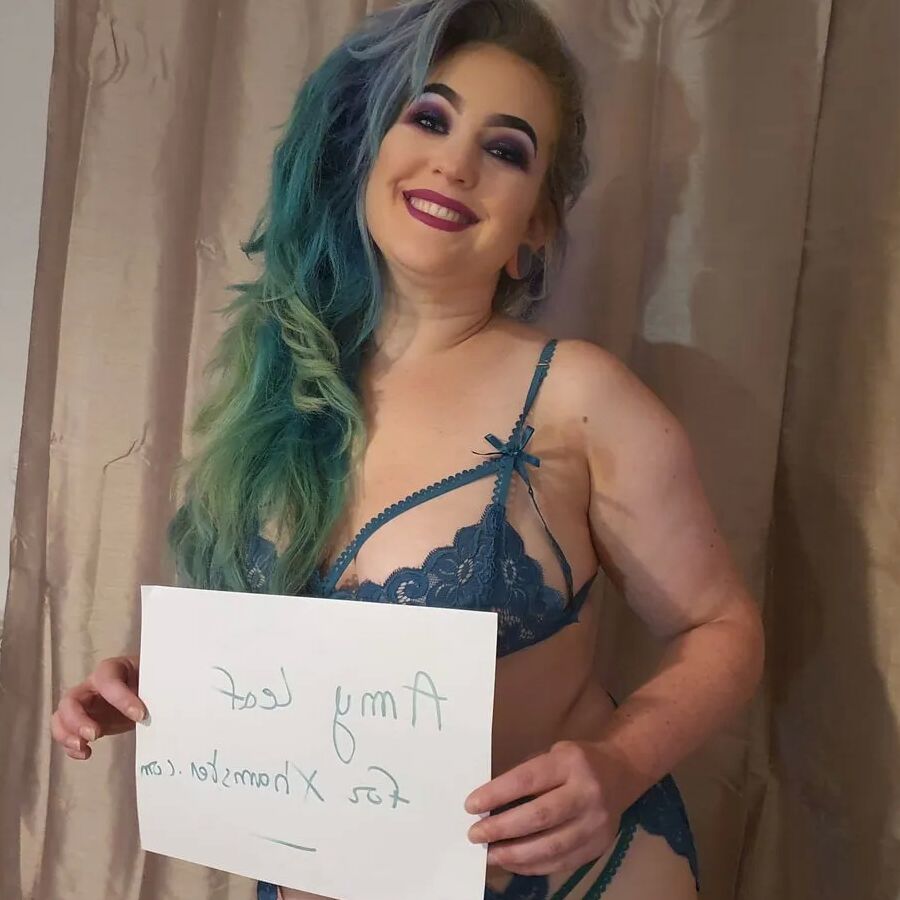 Hot MILF Amy Leaf