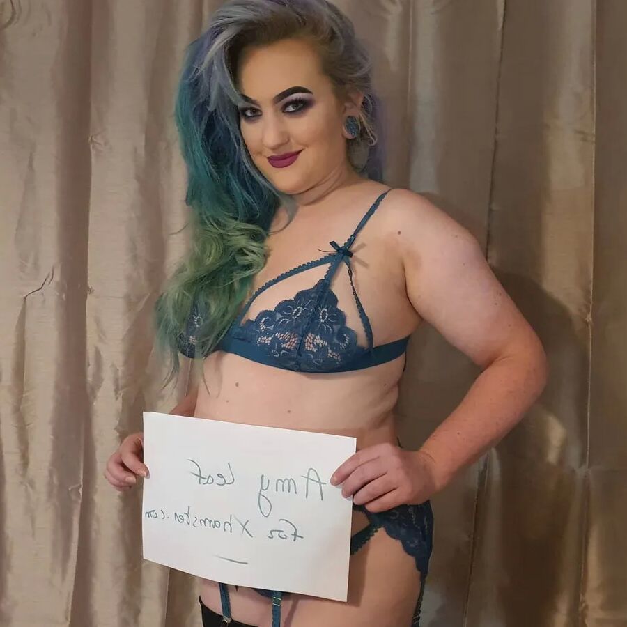 Hot MILF Amy Leaf