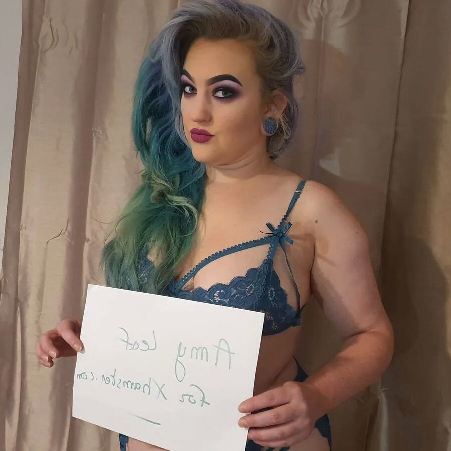Hot MILF Amy Leaf