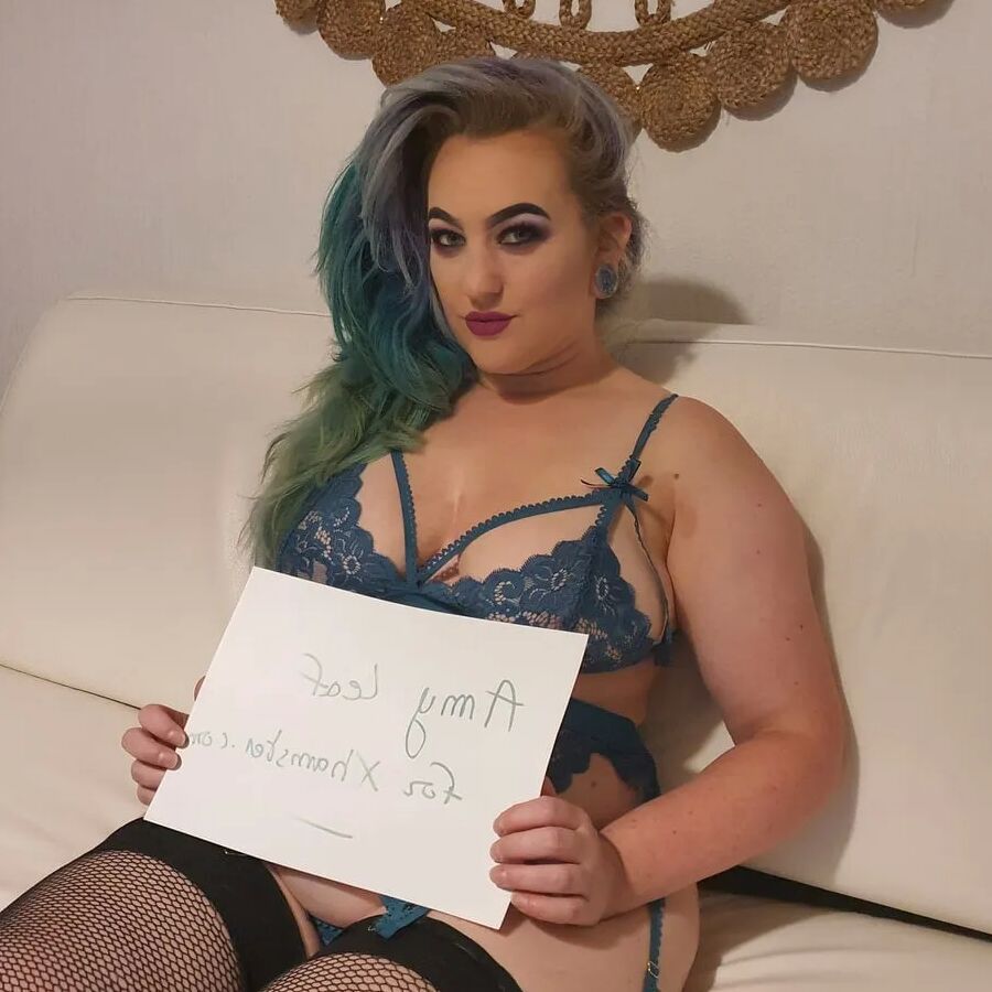 Hot MILF Amy Leaf