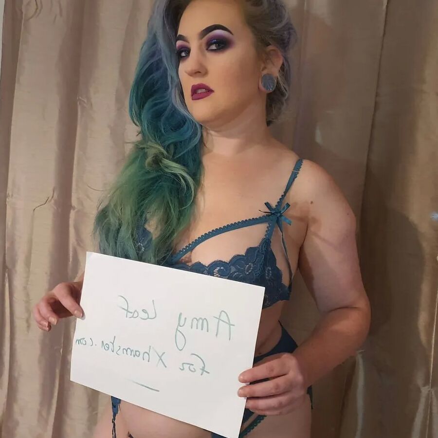 Hot MILF Amy Leaf