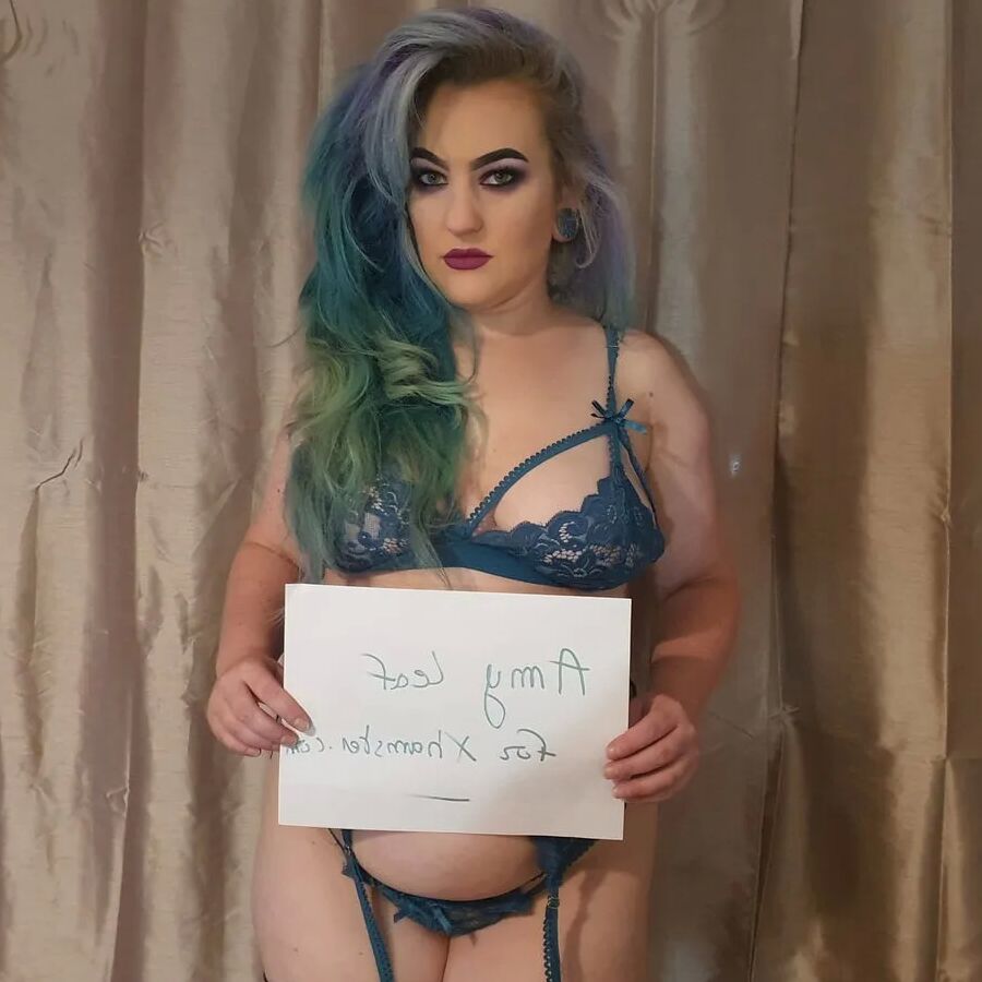 Hot MILF Amy Leaf