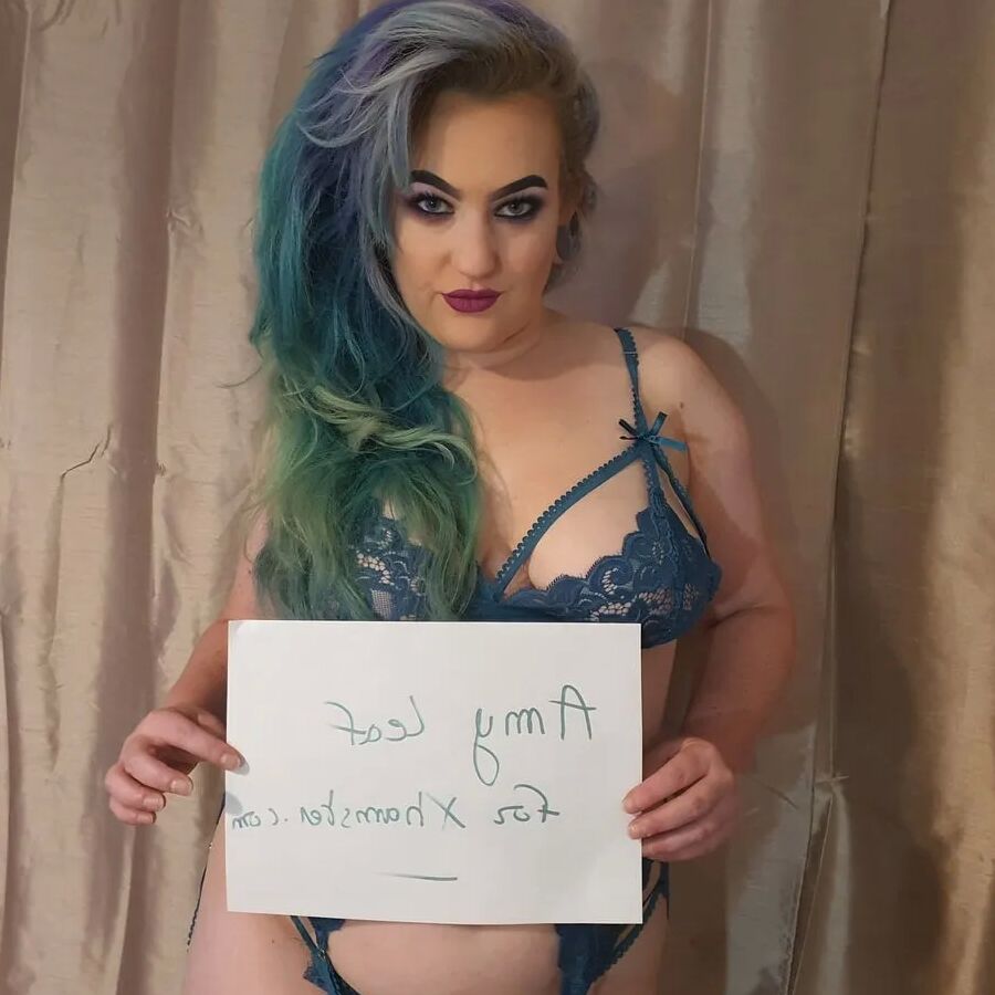 Hot MILF Amy Leaf