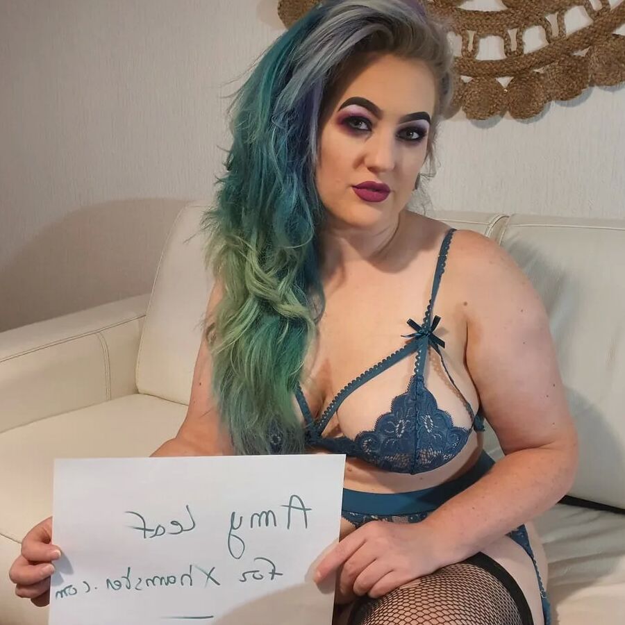 Hot MILF Amy Leaf